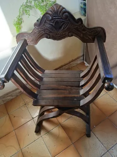 cadeira de madeira antiga