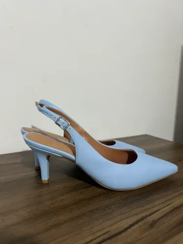 Scarpin azul bebê