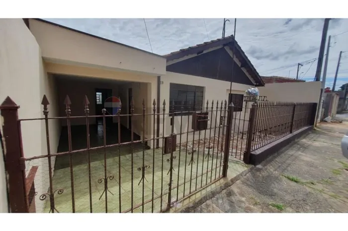 Casa na vila Izaura com 3 dormitórios, 1 banheiros, 1 vaga, terreno 250 m2 apenas R$250.00