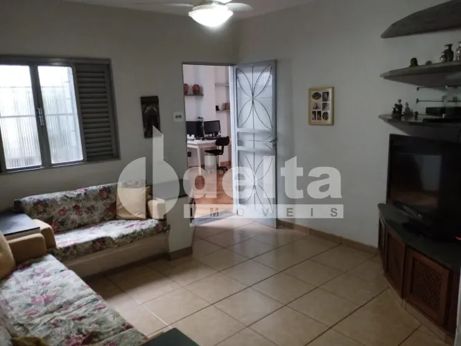Casa residencial disponível para locação no bairro Centro em Uberlândia-MG