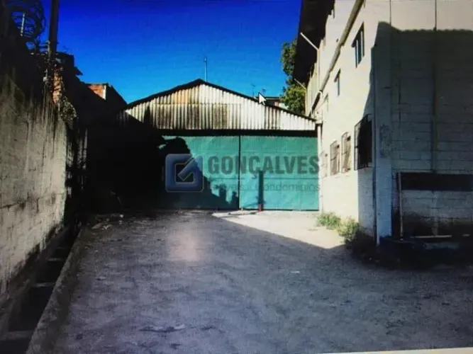Galpão Comercial à Venda em Alves Dias, São Bernardo do Campo 1.900 m² de Área Total