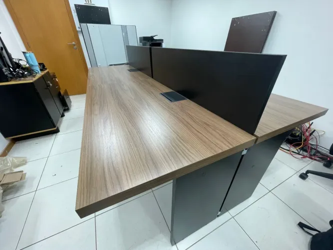 ESTAÇÃO DE TRABALHO 4 lugares NOGAL LOJA IKONOFFICE