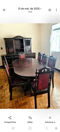 Conjunto de Jantar Clássico em Madeira Maciça (Mesa + 8 Cadeiras + Cristaleira/Buffet)