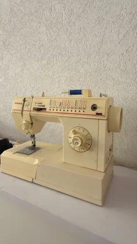 Máquina de Costura Singer