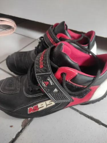 Bota n 38 pra motoqueiro de 400 por 250
