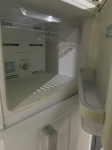 Geladeira com defeito (não está gelando)