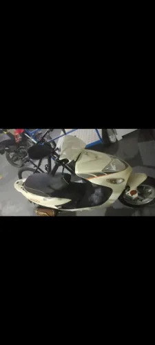 Moto praticamente nova