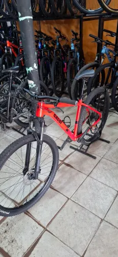Bicicleta MTB 29 shimano deore e pneus sem Câmara!