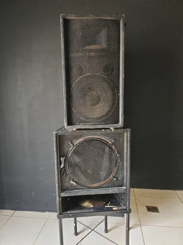 Caixa acústica usadas