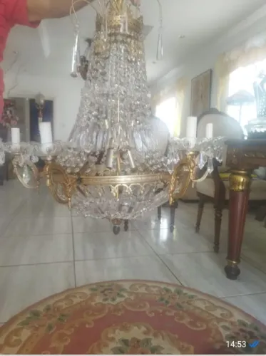 Lustre de cristal antiga de cristal e bronce antiga.
