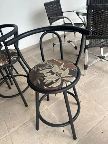Conjunto com 3 cadeiras para bancada