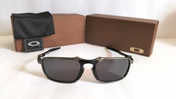 ÓCULOS DE SOL OAKLEY BADMAN PRETO