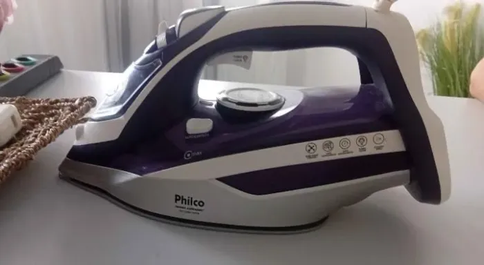 ?Ferro de Passar a Vapor Philco Nano Ceramic Turbo 127V - Roxo/Lilás