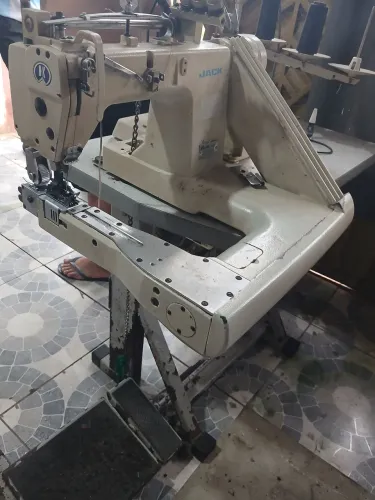 Maquina fechadeira de braço