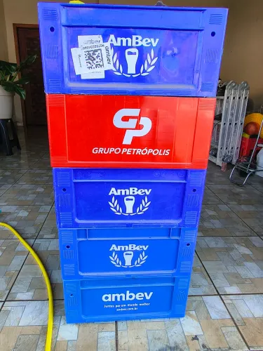05 Garrafeiras engradado AmBev 300ml, com 100 vasilhames.