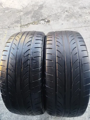 2 Pneus Westlake 225/45/17 Bons.