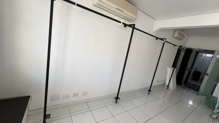 Conjunto de araras de ferro com 6 barras