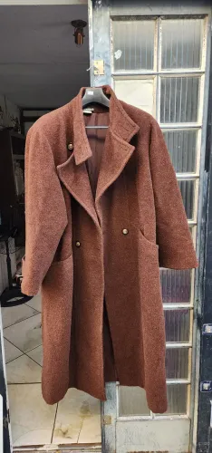 Sobretudo marron ( Russia)