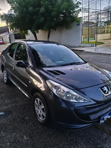 Peugeot 207 Sedan Passion XR 1.4 Flex 8V 4P 2011