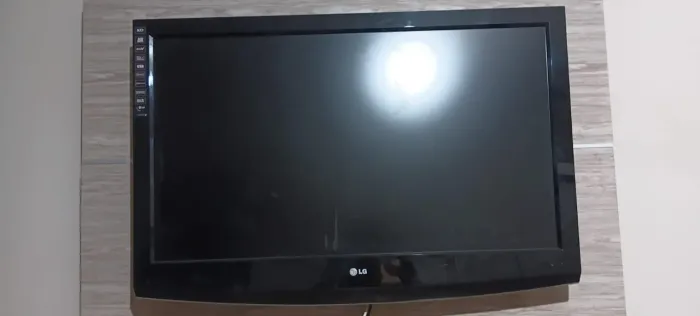 Tv LG 42 polegadas(com suporte pra tv box)
