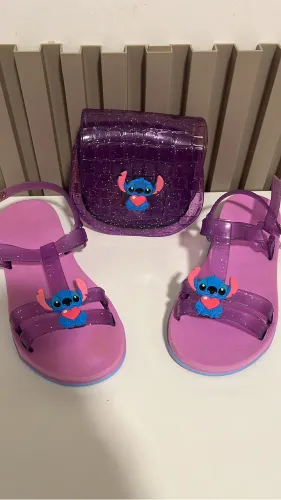 Kit Sandália Infantil Stitch Com Bolsa Elegante Menina