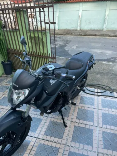 Honda cb 300 em. Excelente estado