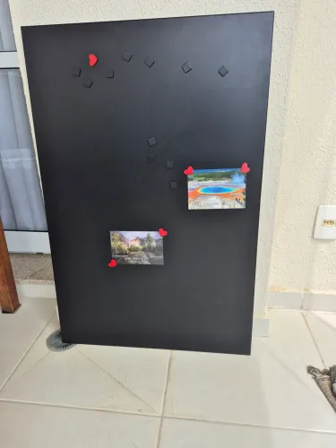 Quadro mural magnético preto com 17 imãs