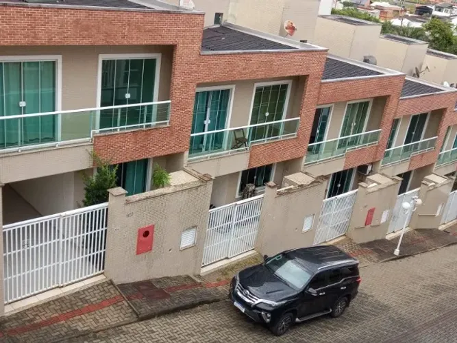ANUAL - Sobrado 3 quartos em condomínio
