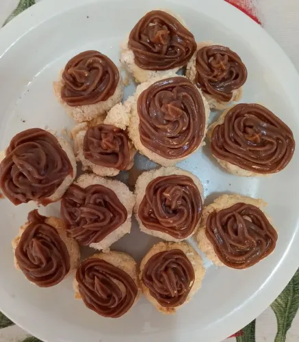 Mini Cupcakes Artesanais com Cobertura de Doce de Leite
