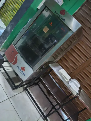 Churrasqueira MULTIUSO com mesa de aço