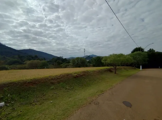 Terreno em condomínio fechado.