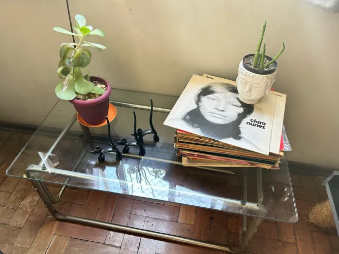 Mesa de Centro em Ferro e Vidro - R$ 400