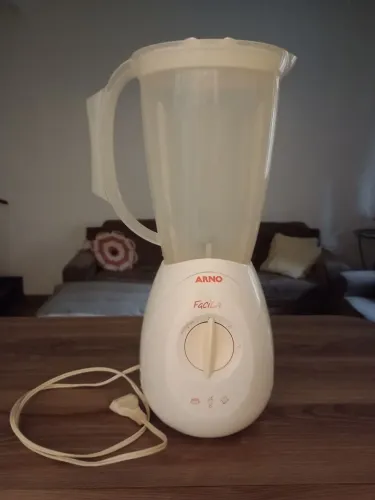 Liquidificador Arno Usado 220 volts R$ 50,00<br>220 volts 350 watts R$ 50,00