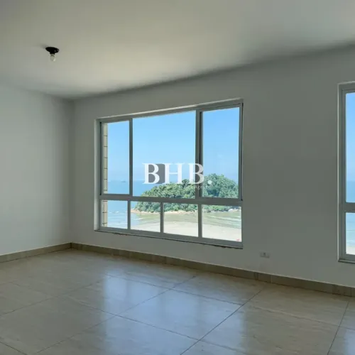 3 dormitórios, com vista total pro mar, pé na areia com 188 m2, no bairro do José menino e