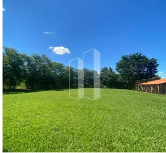 Espaço recreativo com salão de festas e campo de futebol society