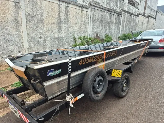 Barco Tornado 550, semi chato, e motor Mercury 15HP Super, seminovos - R$ 23.000,00