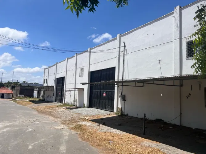 Galpões para aluguel - 650 m² - Próximo à BR-116 e Anel Viário