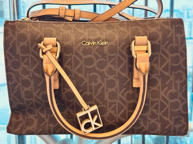 Bolsa Calvin Klein Logan LEGÍTIMA