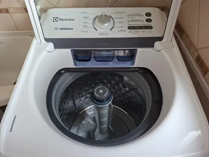Vendo máquina de lavar roupa semi-nova