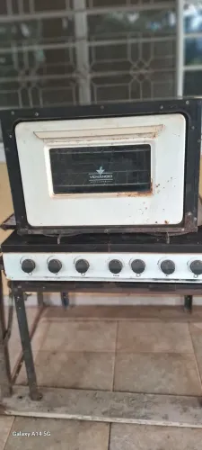 Fogão industrial 4 bocas + forno. Modelo BRAVO - Metalúrgica Venâncio.