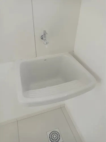 Tanque de louça celite branco e torneira 