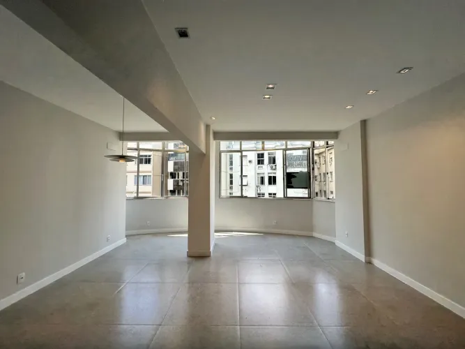 Apartamento à venda na Rua Constante Ramos, Copacabana, Rio de Janeiro - RJ