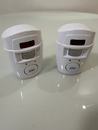 2 sensores de presença com Alarme