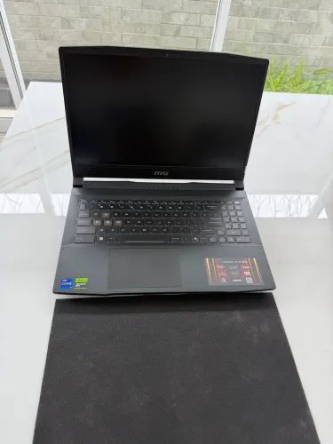 Notebook MSI Katana 165Hz QHD Intel Core i9-14900HX, RTX 5070, 32GB DDR5, SSD NVMe de 1TB