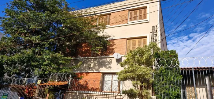 Apartamento de 2 dormitórios reformado no bairro teresopolis