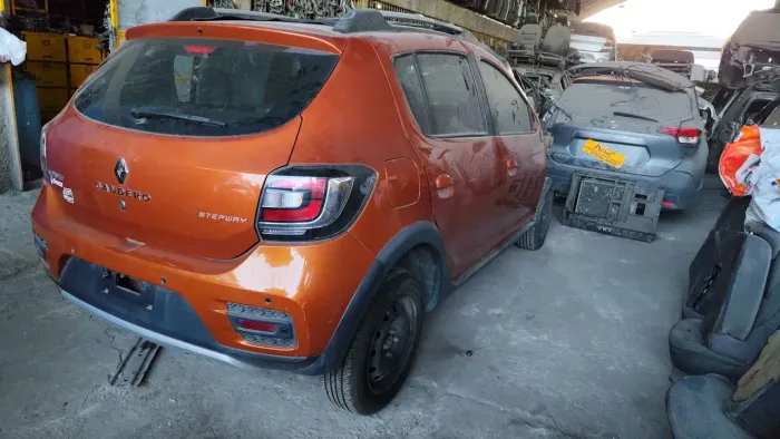 Sandero Stepway  para peças  ( peclat comércio )