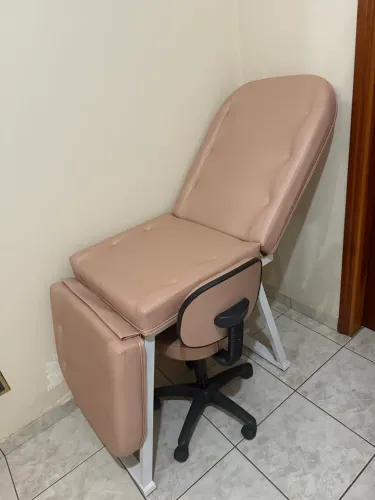 Vende-se,  Maca, carrinho auxiliar, mocho e escadinha. 