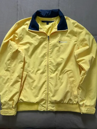 Jaqueta Tommy Hilfiger original! Nunca utilizada! Amarela e do tamanho G.