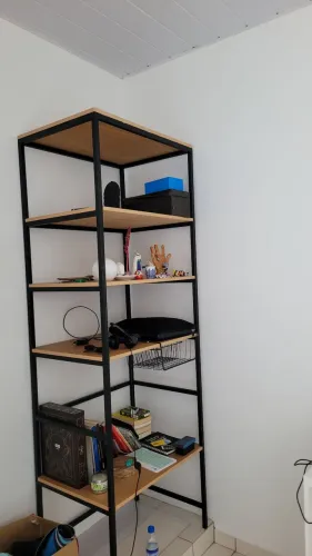 PRATELEIRA de livros