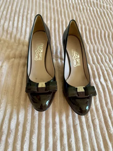 Lindo Sapato Salvatore Ferragamo Em Verniz No 37 Novíssimo!